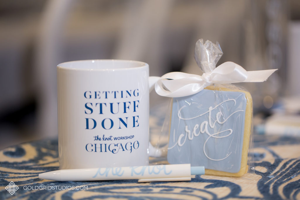 A branded coffee mug, pen, and cookie were giveaways at The Knot Workshop in Chicago.